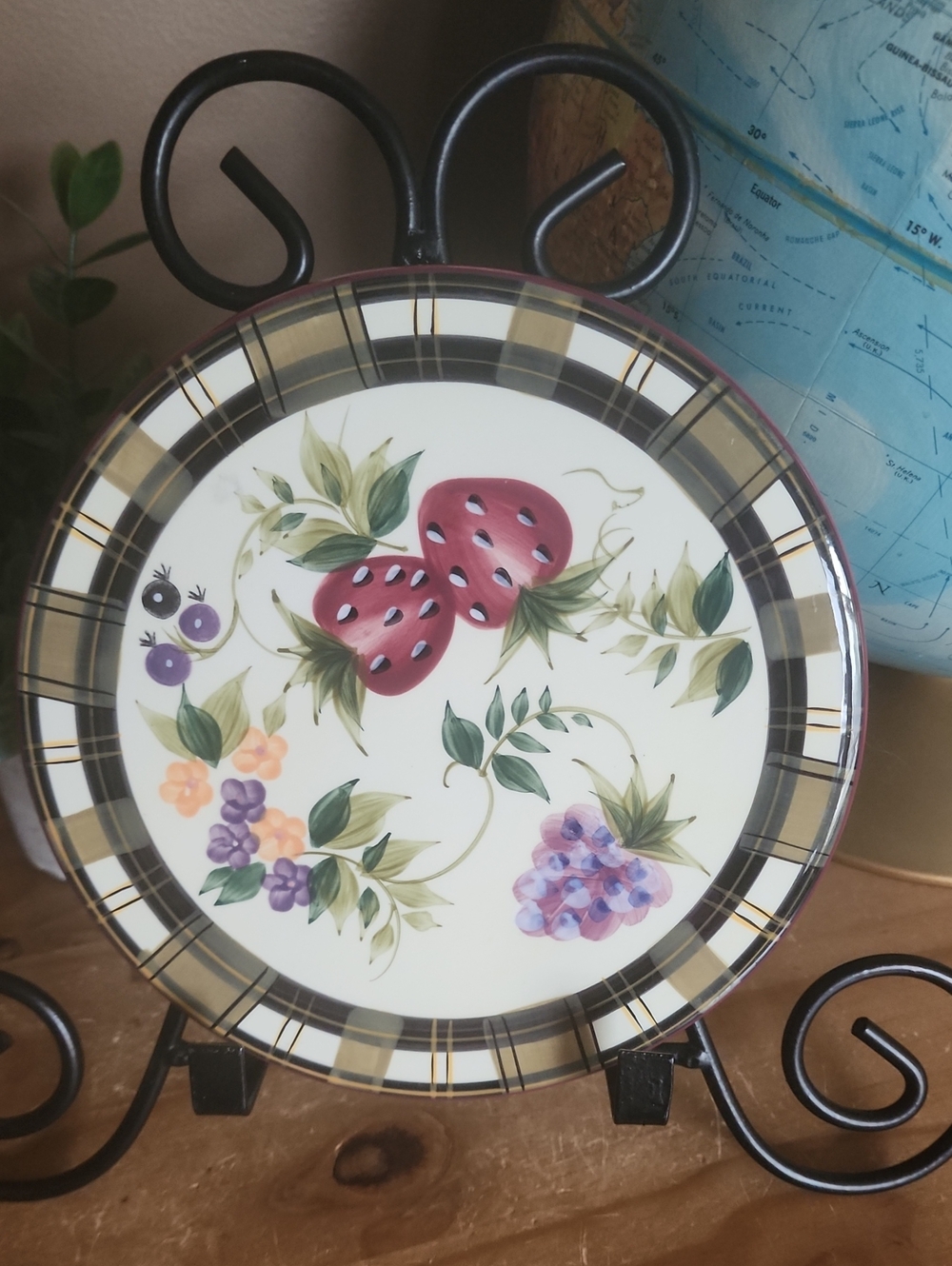 ONEIDA Strawberry Plaid Hot Pkate Trivet